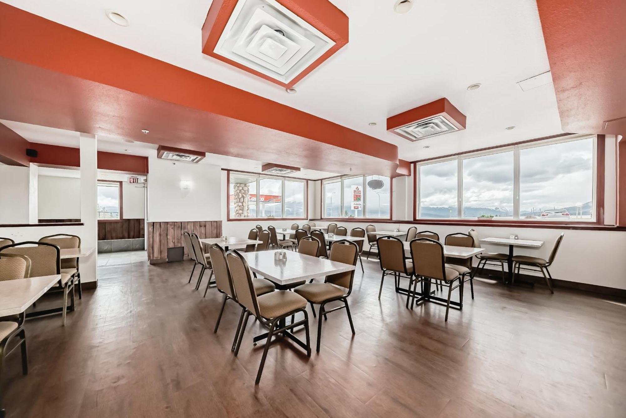Grande Cache Inn & Suites מראה חיצוני תמונה
