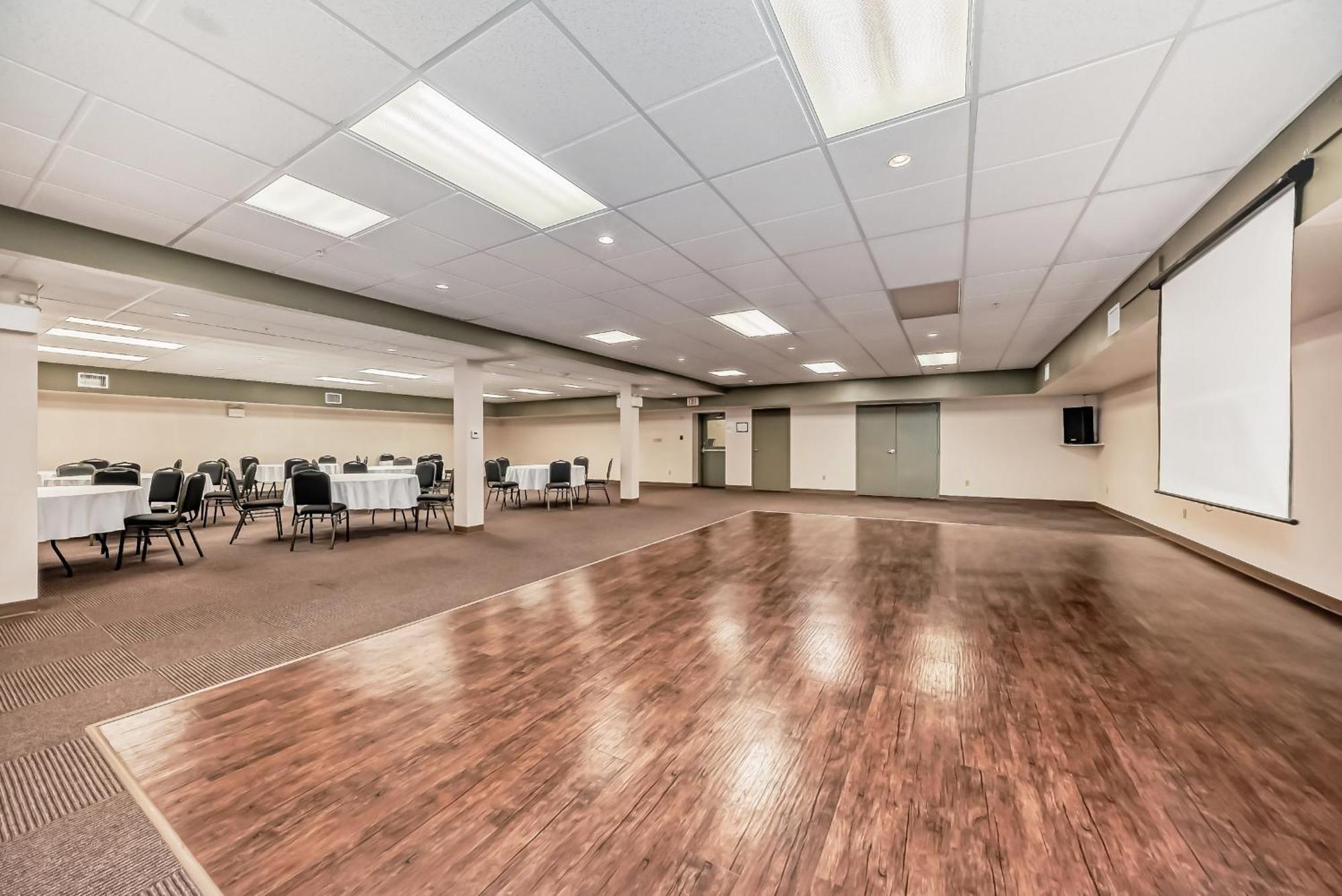 Grande Cache Inn & Suites מראה חיצוני תמונה