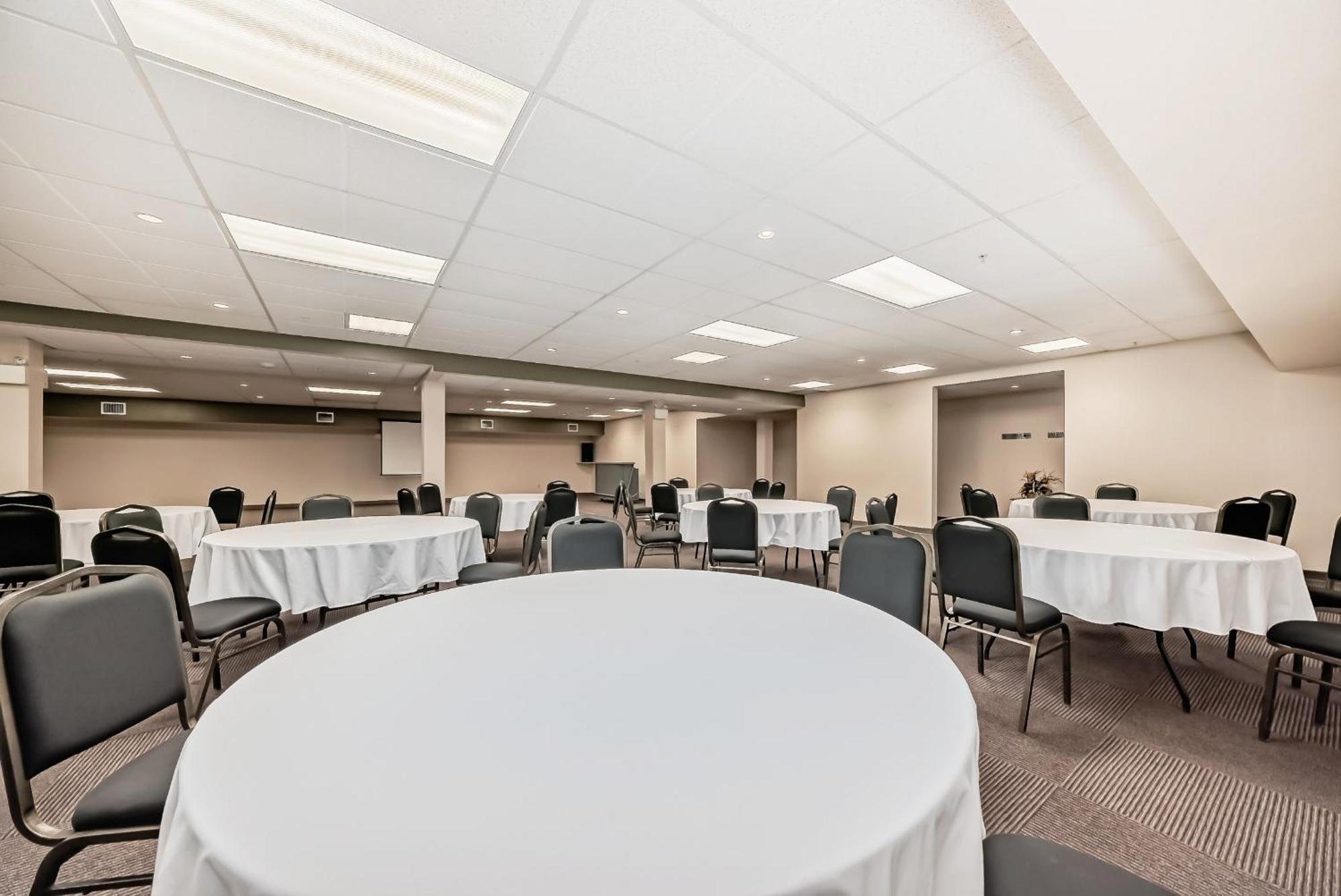 Grande Cache Inn & Suites מראה חיצוני תמונה