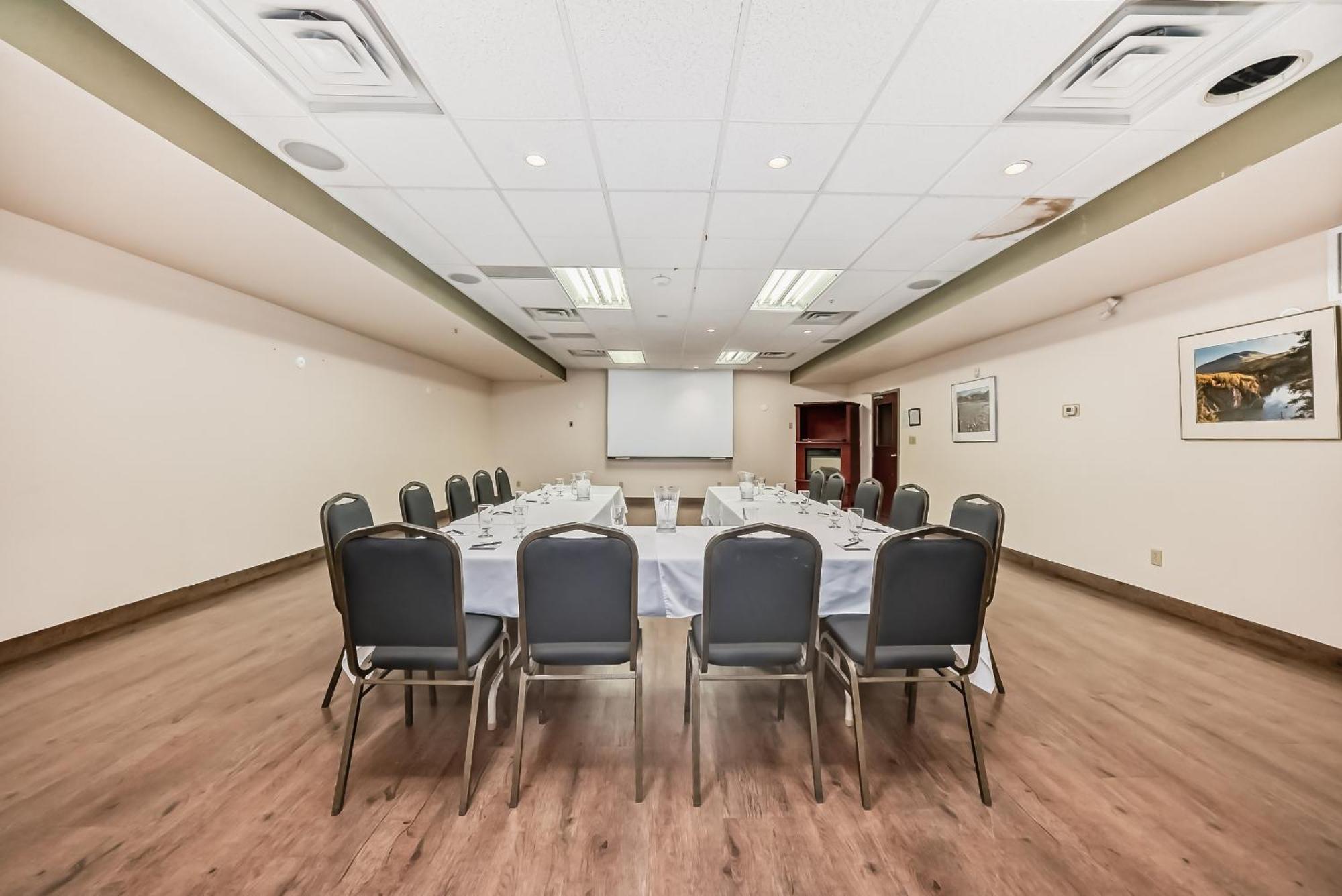 Grande Cache Inn & Suites מראה חיצוני תמונה