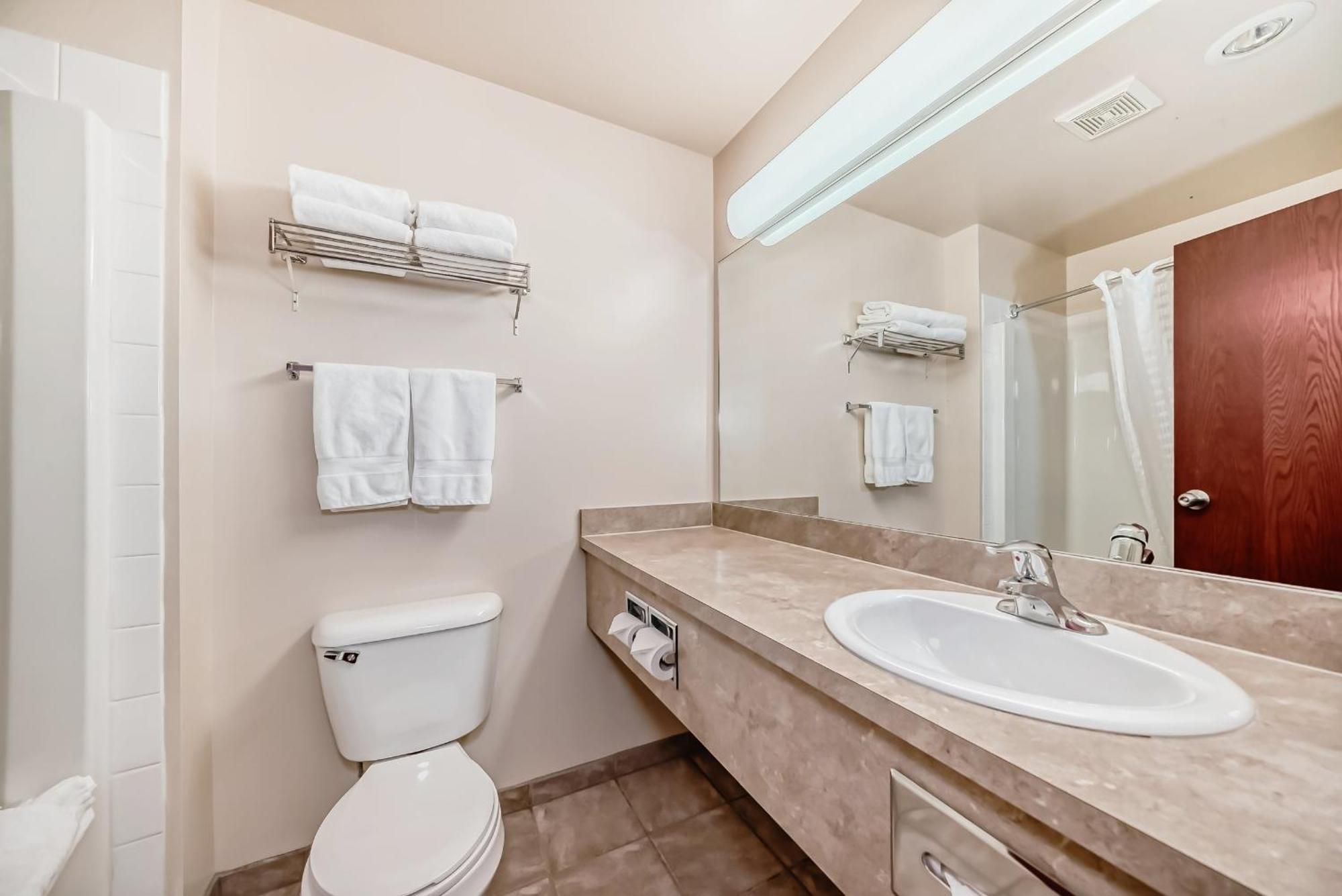 Grande Cache Inn & Suites מראה חיצוני תמונה
