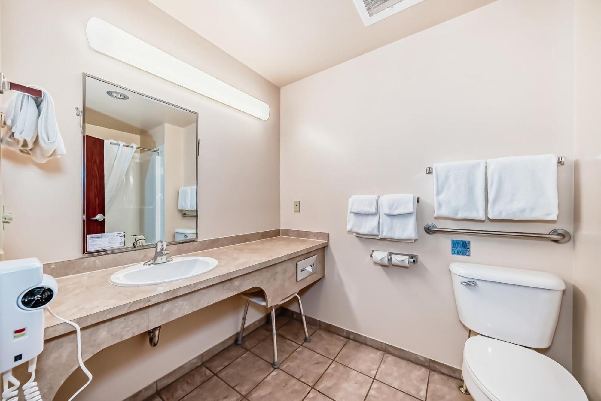 Grande Cache Inn & Suites מראה חיצוני תמונה