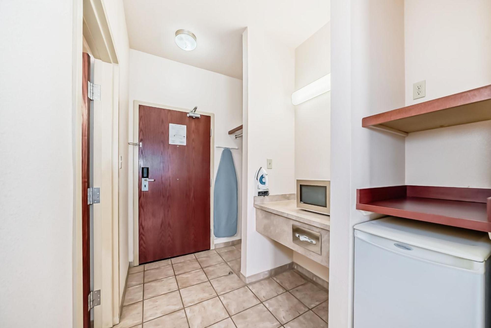 Grande Cache Inn & Suites מראה חיצוני תמונה