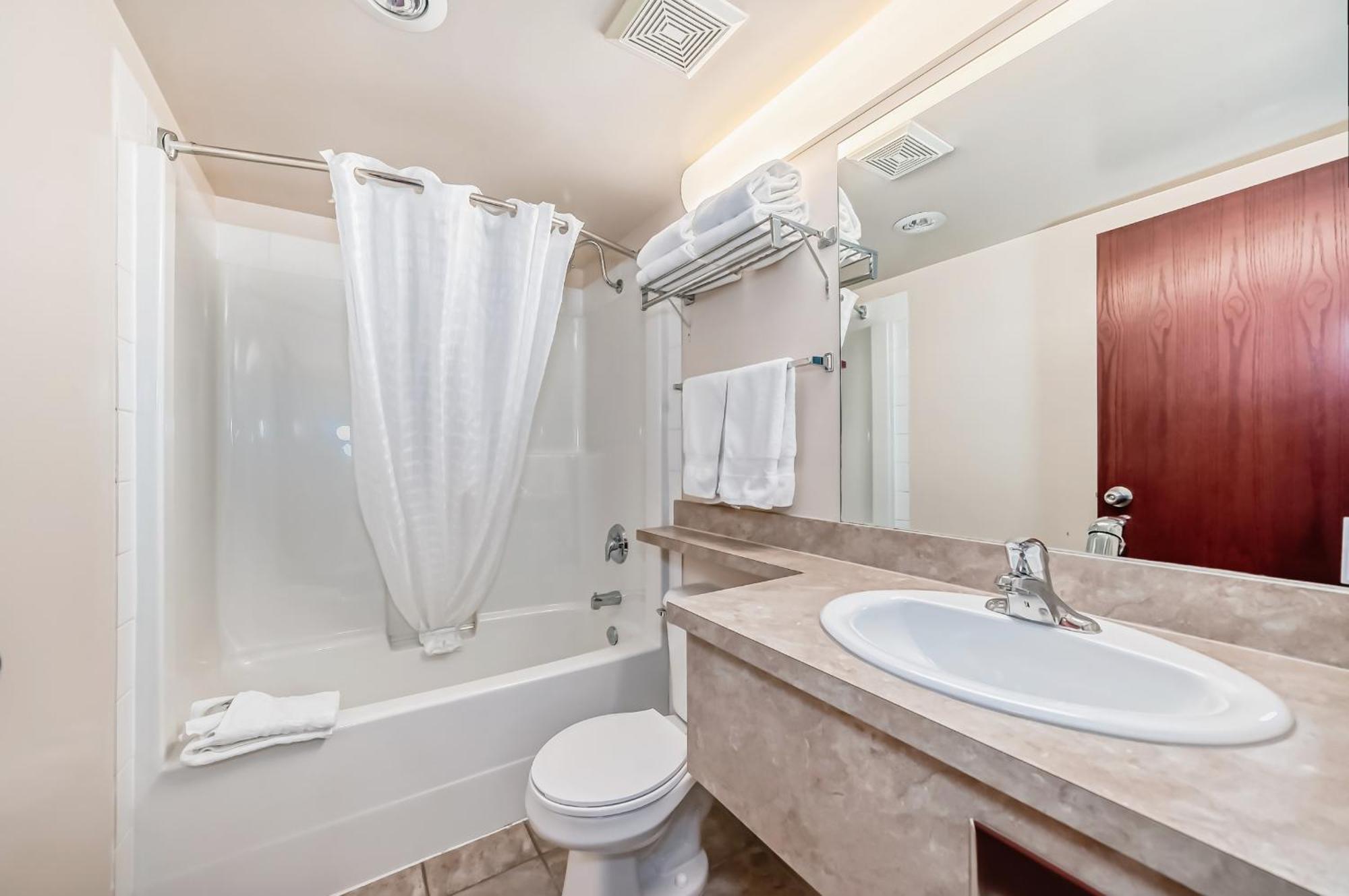 Grande Cache Inn & Suites מראה חיצוני תמונה