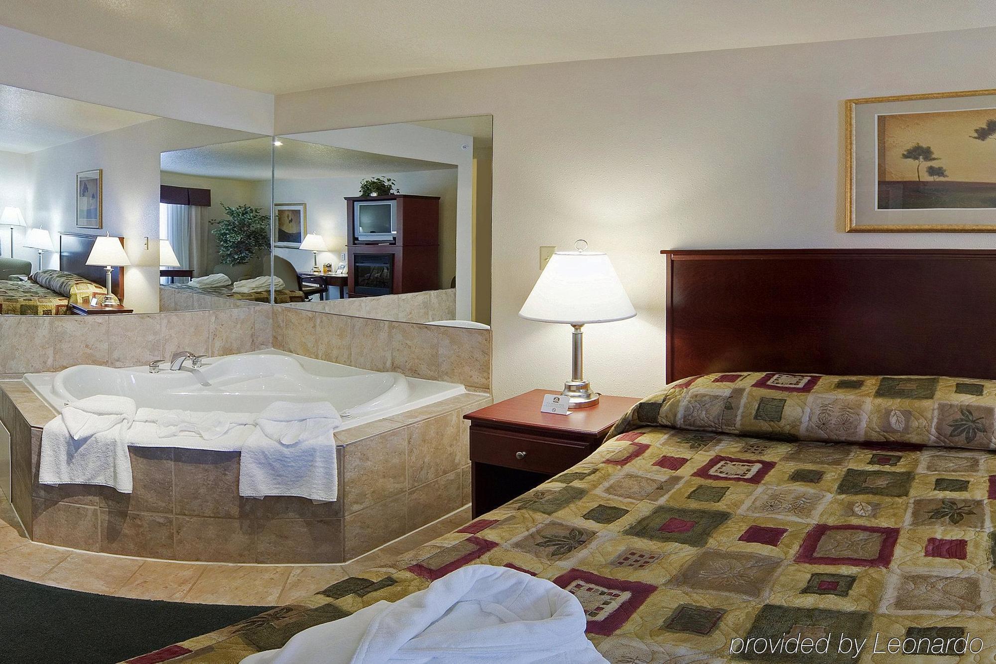Grande Cache Inn & Suites חדר תמונה